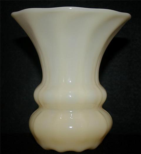 7447 - Ivory Translucent Vase