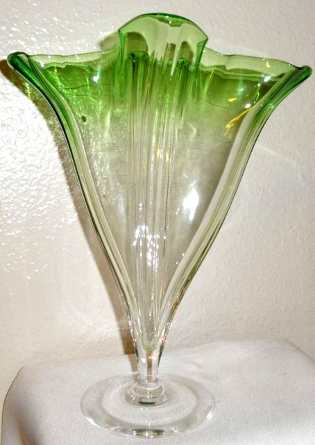 7490 - Colorless Grotesque Vase
