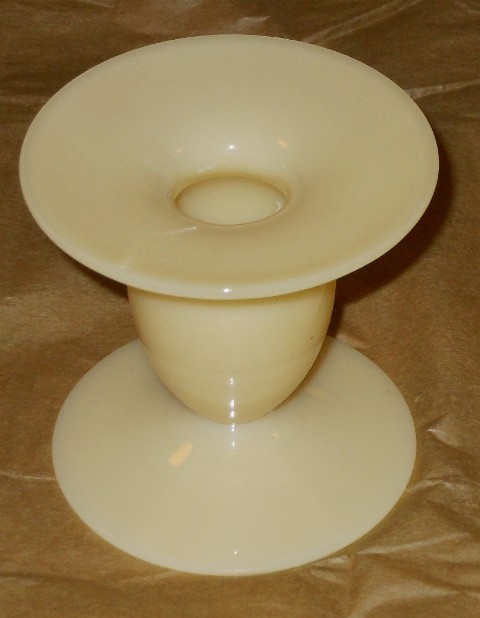 7505 - Ivory Translucent Candlestick