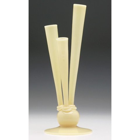 7541 - Ivory Translucent Vase