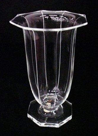 7552 - Colorless Engraved Vase
