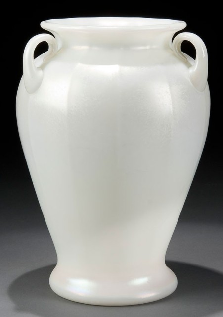 7568 - Ivrene Iridescent Vase