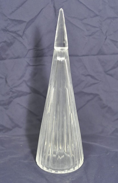 7625 - Colorless Engraved Decanter