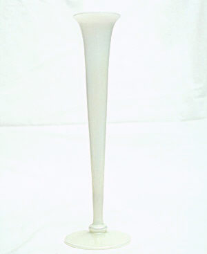 7671 - Ivrene Translucent Vase