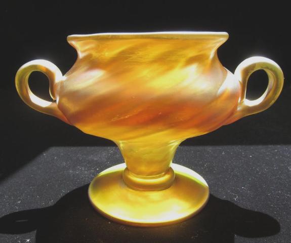 811 - Gold Aurene Iridescent Sugar Bowl