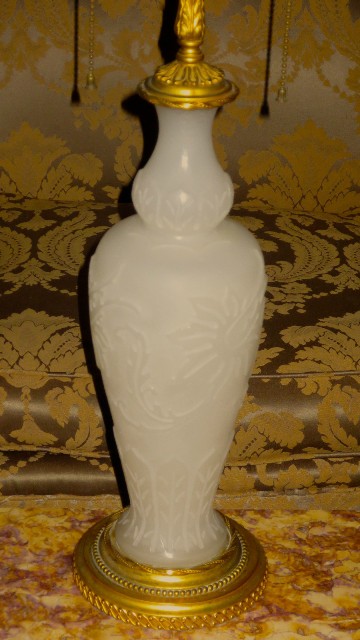 8389 - Alabaster Acid Etched Vase/Lamp