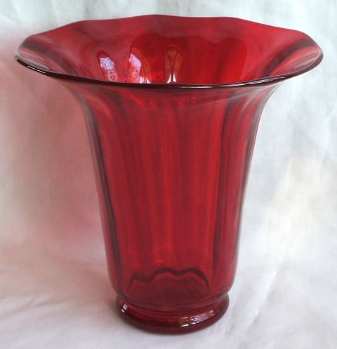 913 - Selenium Red Transparent Shade Vase