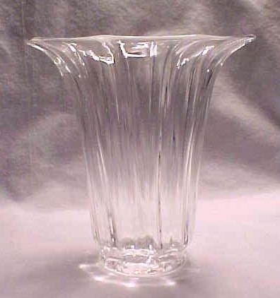 913 - Colorless Transparent Shade Vase