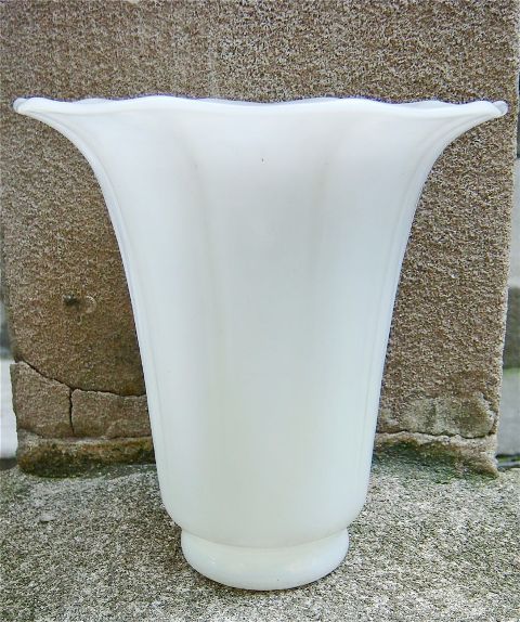 913 - Ivrene Iridescent Shade Vase