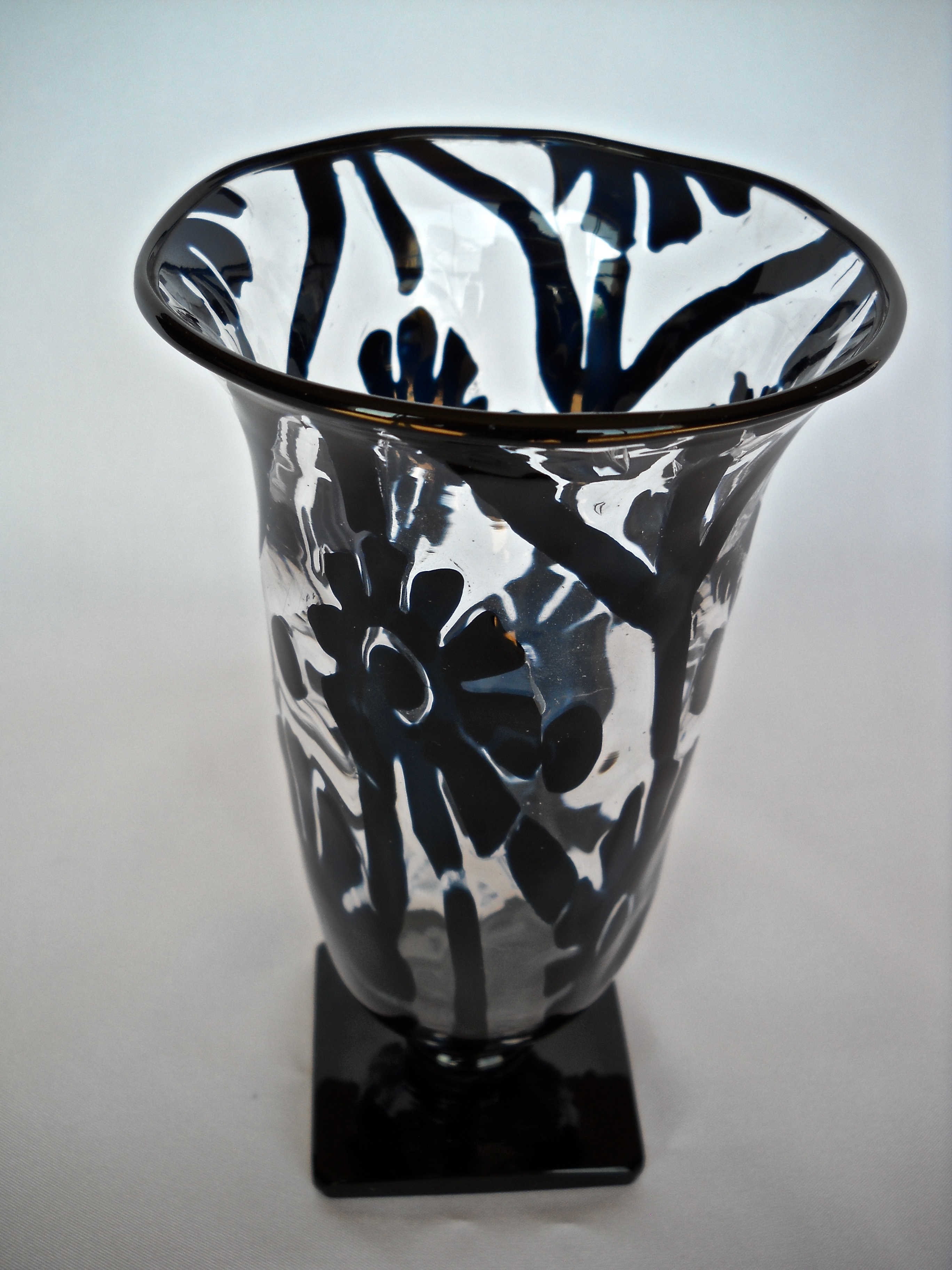 7060 - Colorless Intarsia Vase
