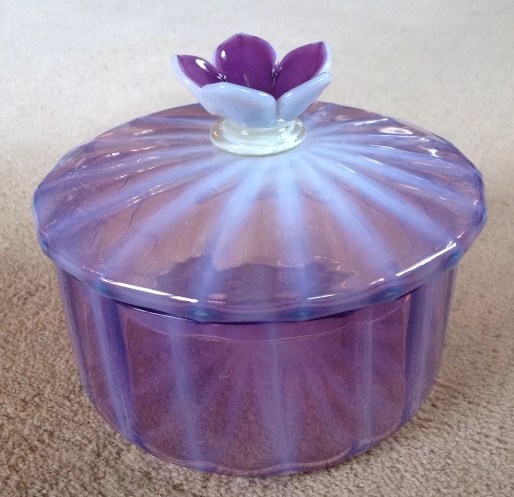 7540 - Oriental Orchid Translucent Puff Box