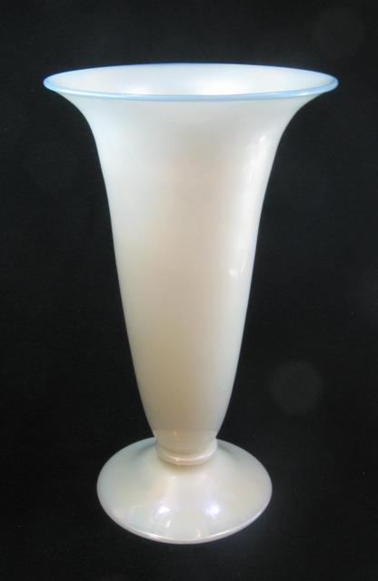 2909 - Ivrene Iridescent Vase