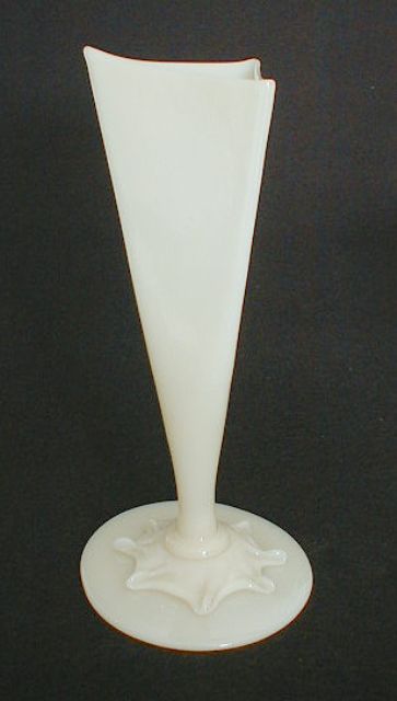 6875 - Ivory Translucent Vase
