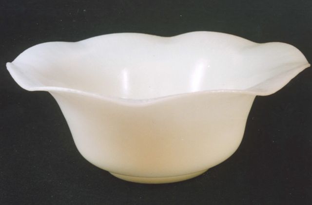 7423 - Ivrene Iridescent Bowl