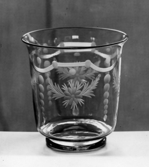 6030 - Colorless Engraved Vase