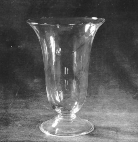 7053 - Unknown Transparent Vase