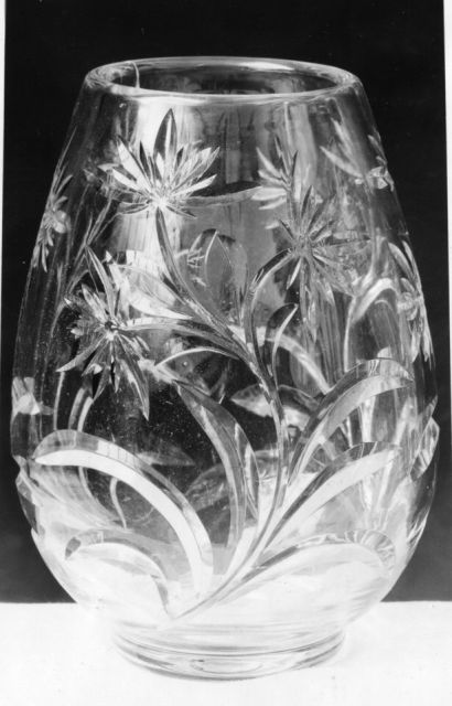 7406 - Unknown Engraved Vase
