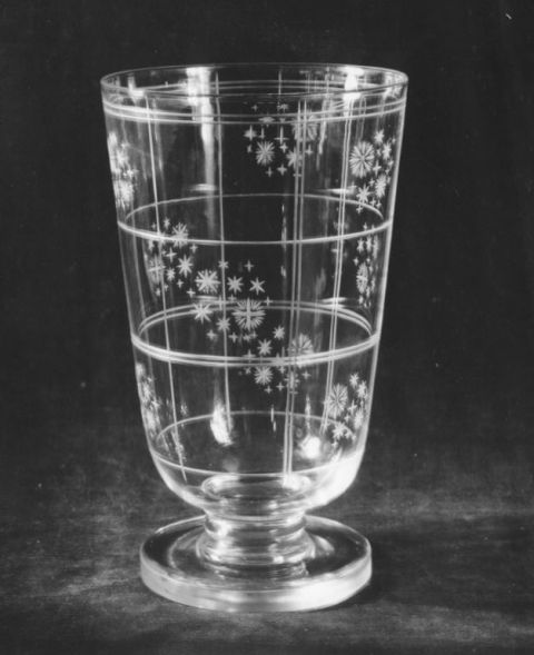 7497 - Unknown Engraved Vase