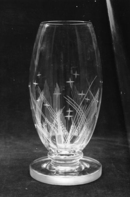 7500 - Unknown Engraved Vase