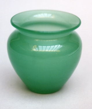 2648 - Green Jade Jade Vase