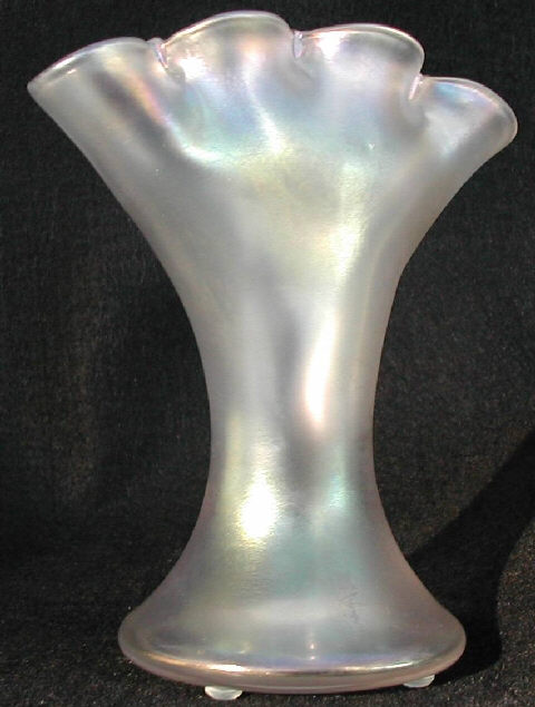 2762 - Verre de Soie Iridescent Vase