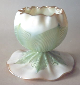 2865 - Opaline Iridescent Vase