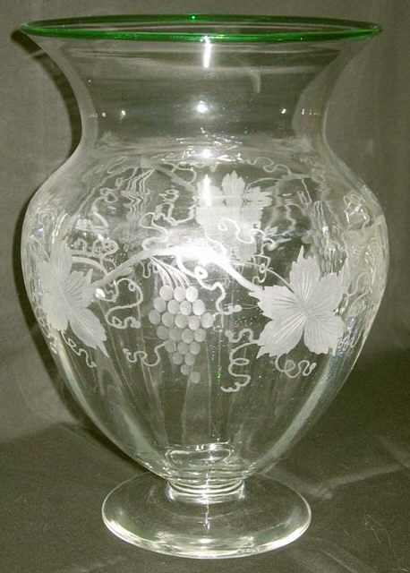 7087 - Colorless Engraved Vase